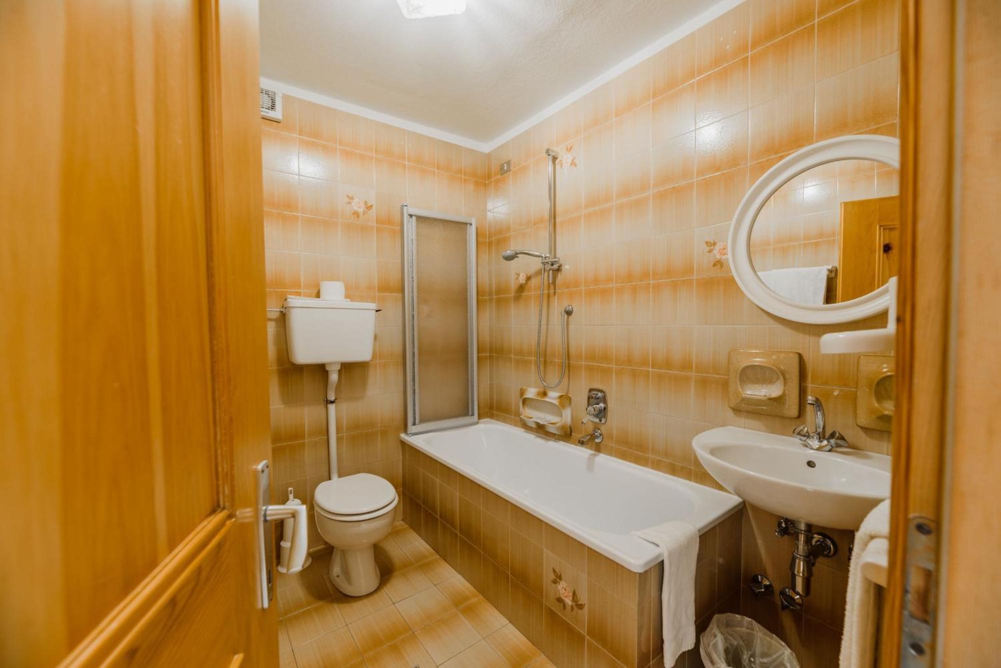 Hotel Garni Rosengarten Pera 외부 사진